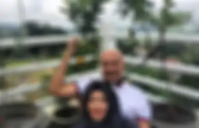 Bina Rumah Tangga Dengan Gadis 45 Tahun Lebih Muda, Mantan Suami Fanny Bauty Kini Hidup Bahagia di Rumah Mewahnya, Bergaya Tropis Jauh dari Hiruk Pikuk Ibu Kota