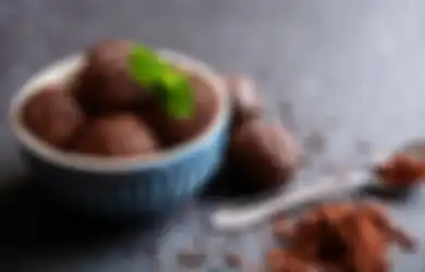 Pengin Ngemil? Coba Bikin Cemilan Bola-bola Cokelat, Yuk!