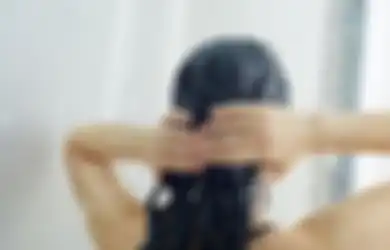 Jangan Sembarangan, Ini Aturan Keramas yang Benar Sesuai Jenis Rambut