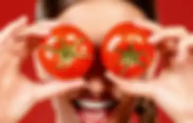 Gampang Banget, Ini 3 Cara Bikin Masker Tomat Untuk Mencerahkan Wajah