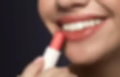 Inilah 4 Tinted Lip Balm yang Bisa Bikin Bibir Lembab dan Wajah Cerah