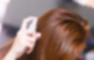 Balikin Kelebatan Rambut dengan Pakai 3 Rekomendasi Scalp Spray Ini