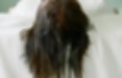 Tidur Dengan Rambut Basah Bisa Sebabkan Hal Ini! Lakukan Perawatan Tepat Untuk Menghilangkannya