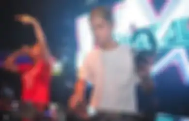 7 Seleb Cowok ini Nggak Cuma Jago Akting, Tapi Juga Bisa Nge-DJ