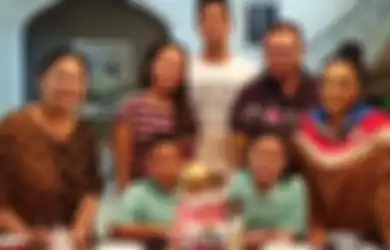 Ngaku Sudah Berusaha Dekati Anak Sambungnya, Raul Lemos Tetap Biarkan Krisdayanti Datang Sendiri di Acara Lamaran Aurel: Om Raul Pasti Bersyukur