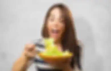 Asupan Kurang Tepat dan 5 Penyebab Masih Lapar Padahal Sudah Makan