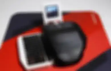 YouTuber Kreatif Membuat Mouse Yang Diisi Dengan Komputer Mini