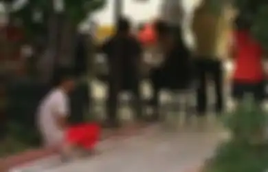 Viral, Pembantu Duduk Menunggui Majikannya yang Sedang Makan di Restoran: Diperlakukan Seperti Hewan