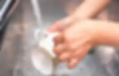 Siapa Sangka Air Bekas Rebusan Mie Banyak Manfaat, Bisa Buat Cuci Piring Hingga Siram Tanaman!