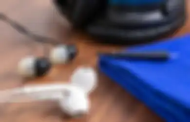 Baik Buat Telinga, Gini 4 Langkah Bersihkan Earphone Biar Bebas Kuman!