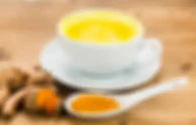 Anti Inflamasi Terbaik, Ini 7 Khasiat Minum Air Kunyit Tiap Pagi!