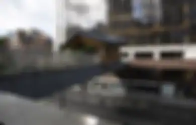 Kenang Masa Kecilnya, Seniman Ini Buat Replika Rumah Tradisional Korea di Jembatan Kota London