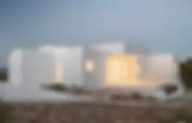 Bingkai pemandangan Laut dan Gunung, Villa Ini Dibuat dari Susunan Kubus