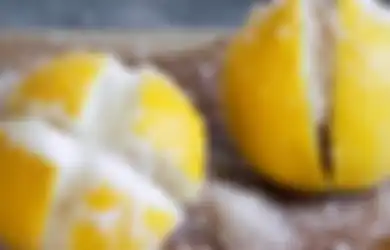 Coba Lakukan Ini! Potong Lemon Jadi 4 Bagian Lalu Isi dengan Garam, Letakkan di Dapur, Lihat Hasilnya Kemudian yang Luar Biasa!