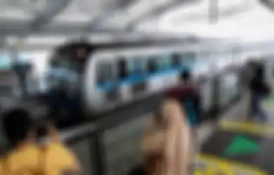 MRT Jakarta Perbolehkan Penumpang untuk Buka Puasa dalam Gerbong!