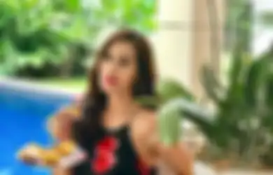 Pernikahannya yang Beda Keyakinan Tetap Langgeng Selama 23 Tahun, Suami Artis Cantik Ini Ternyata Bukan Orang Sembarangan Pantas Selalu Bisa Bagikan Foto Glamor di Luar Negeri