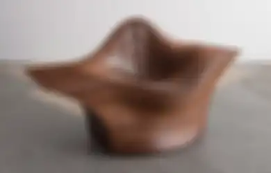 Gunakan Teknik Tekuk Uap, Studio Ini Ciptakan Furnitur dari Ratusan Irisan Kenari
