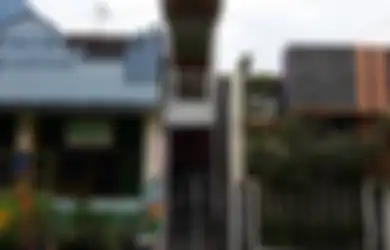 Rumah Selebar 1 Meter Ini Sempat Viral di Media Sosial, Ternyata Dapurnya Muat Banyak Perabot!
