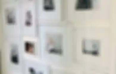 Hasilnya Seperti Galeri Seni, Inilah 5 Cara Pajang Foto Keluarga di Rumah