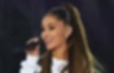 Ariana Grande Kasih 1 Juta Dollar AS Buat Fans dengan Terapi Mental