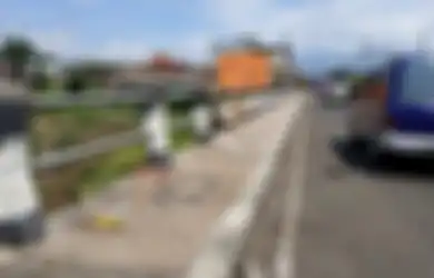 Nikmati Aksinya Kencing di Atas Jembatan, Pria Ini Santai Sirami Para Turis di Kapal yang Sedang Melintas, 4 Orang Dilaporkan Terluka Sampai Dibawa ke Rumah Sakit