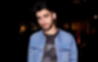 Langsung Bikin Baper Fans, Zayn Malik Nyanyi Lagu Night Changes!