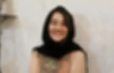 Tampil Berhijab, Baju Aaliyah Massaid Jadi Sorotan! Kenapa? 