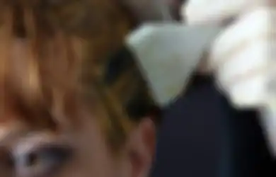 Mengecat Rambut di Rumah Ternyata Gampang, Siapkan 4 Hal Ini!