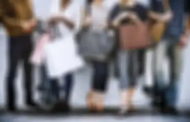 Ini Arti FOMO dan YOLO, Bikin Remaja Sulit Mengatur Keuangan, Simak