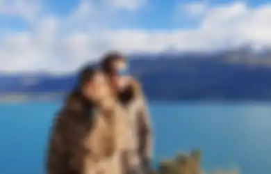 Istri Reino Barack Foto Manja dengan Jaket Hangat Seharga Mobil, Penampilan Luna Maya Pakai Cardigan Senilai 2 Kali Naik Haji Curi Perhatian