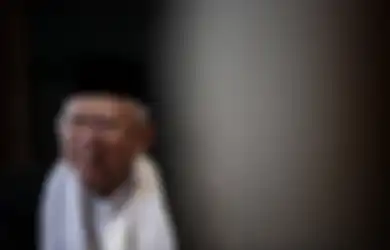 Identitas Penyebar Foto Ma'ruf Amin dengan 'Kakek Sugiono' Terkuak, Pelaku Ternyata Pengurus MUI Tanjung Balai, Jubir Wapres Minta Posisi Usut Motifnya