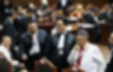 Tim Hukum Prabowo-Sandi Ketawa Saat Saksi Jokowi-Amin Singgung Obat Batuk di Sidang Sengketa Pilpres 2019 di MK