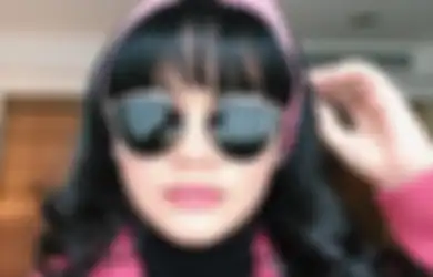 3 Fashion Item Favorit Amel Carla, Salah Satunya Kacamata Hitam!