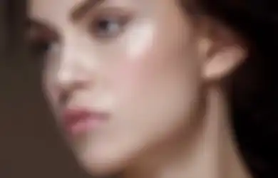 Tips Memilih Highlighter yang Sesuai Warna Kulit Agar Terlihat Glowing