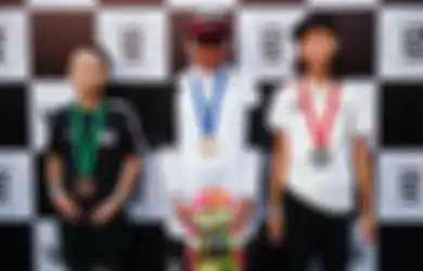 Selamat, Skateboarder Muda Indonesia, Nyimas Bunga, Raih Medali Emas di Ajang Vans Park Series!