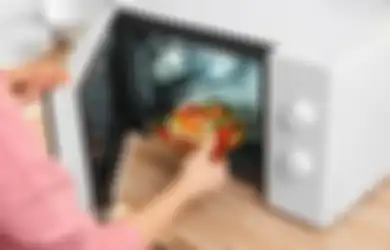 Bagaimana Cara Agar Listrik Enggak Jebol Saat Gunakan Kulkas dan Microwave?
