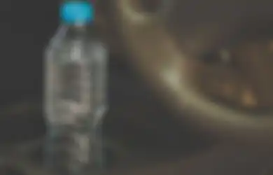 3 Alasan Kenapa Kita Enggak Boleh Pakai Botol Sekali Minum Berulang Kali