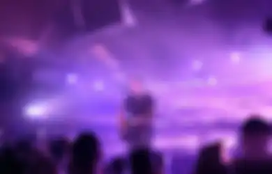 Manggung Lagi, Tom DeLonge Cover 'I Miss You' dan 'Aliens Exist'!