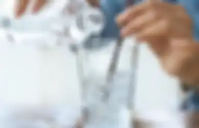 Jadi Andalan Banyak Orang, Adakah Bahaya Jika Minum Air Dingin Setiap Hari?