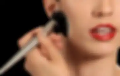 Enggak Flawless, 4 Kesalahan Makeup Ini Bikin Wajah Makin Kusam!