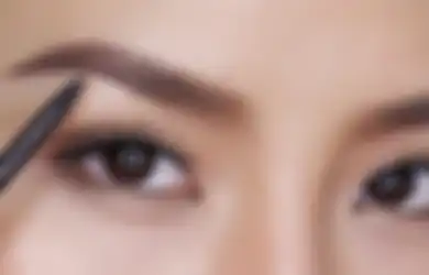 Simpel Banget, Intip Tips dan Trik Cara Bikin Alis yang Cocok Buat Pemula!