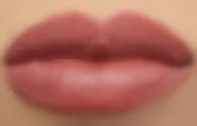 Favorit! Ternyata 5 Warna Lipstik Ini Cocok Buat Semua Warna Kulit