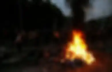 DPR Dikepung, Bocah SMA Ikut Geruduk Markas Wakil Rakyat Demi Tolak Omnibus Law: Orang Tua Kami dalam Kondisi Sulit!