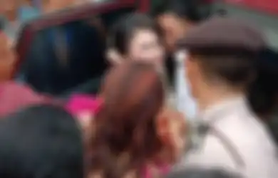 Cincin Kawin Dipeloroti, Pengantin Wanita Langsung Diseret ke Kantor Polisi, Kehadiran Kuli Bangunan Ini Jadi Penyebabnya