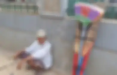 Hidup dari Berjualan Sapu, Ki Maun yang Sebatang Kara Kadang Hanya Makan Sehari Sekali, Punya Uang Sering Dipinjam Orang Tak Dikembalikan