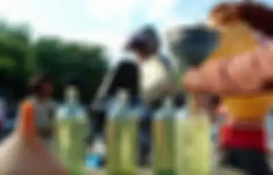 Baru Tahu, Ternyata Ini Alasan SPBU Larang Isi BBM Pakai Botol Plastik