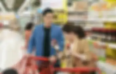 3 Kelompok Zodiak Saat Belanja: Ada yang Galau Pengin Beli Semua!