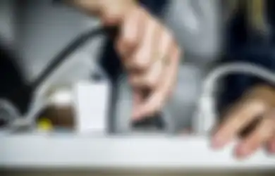 Sering Mencabut Kabel atau Dibiarkan Menyala, Mana yang Buat Listrik Makin Bengkak?
