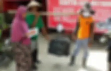 Hanya Bayar dengan Tumpukan Sampah Plastik, Anda Bisa Makan Dengan Puas di Warung Makan Ini