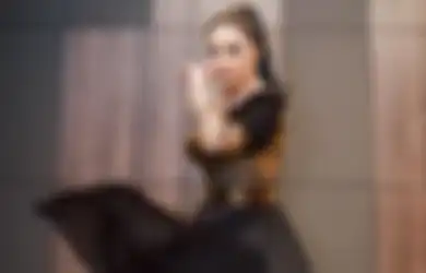 Asyik Pamer Tas Branded Harga Rp 250 Juta, Krisdayanti Diganjar Komentar Pedas, Netizen: Mbake Udah Kasih Kado ke Anak Kandung?
